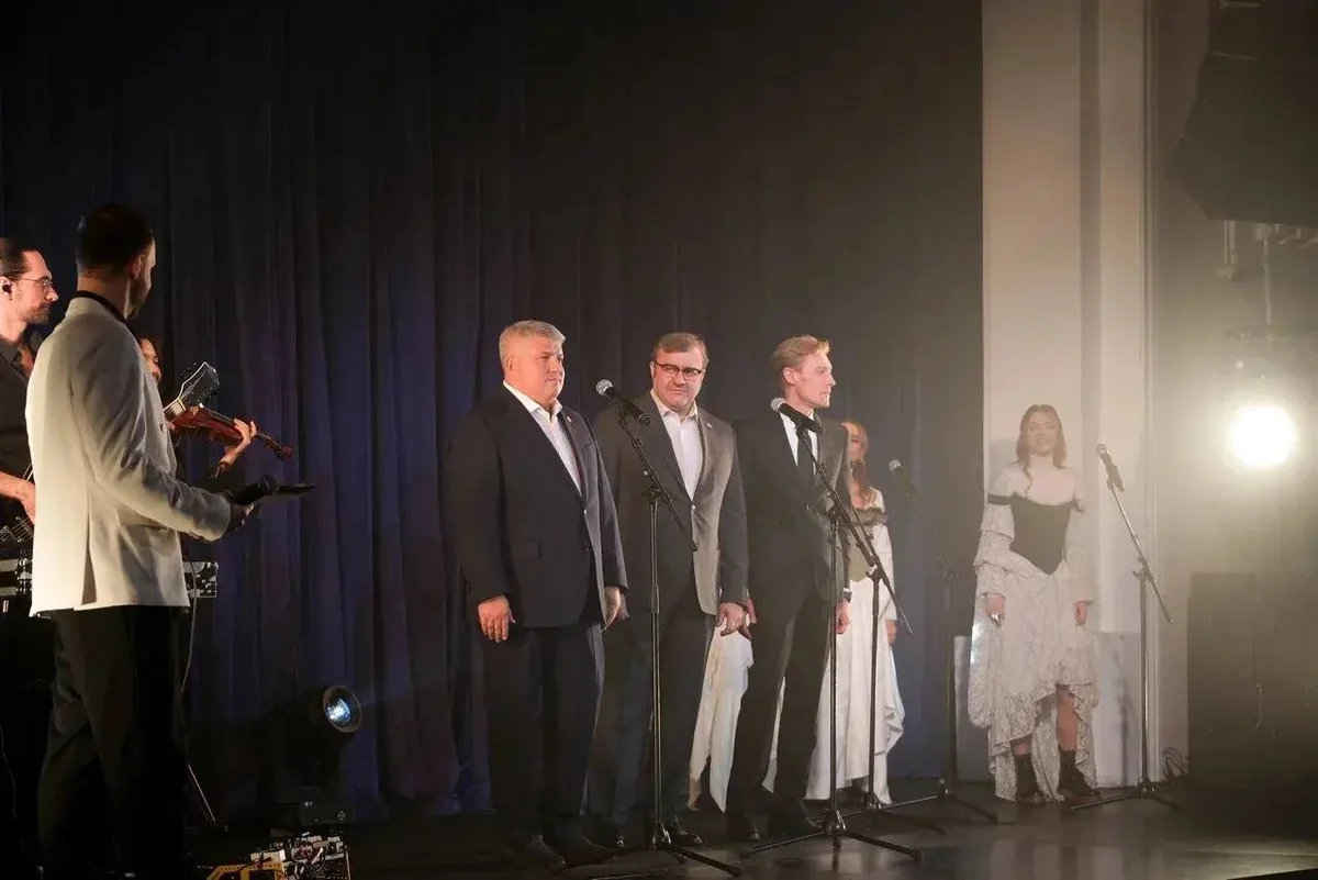 Александр Дронов, Михаил Пореченков и Максим Королев на церемонии открытия фестиваля